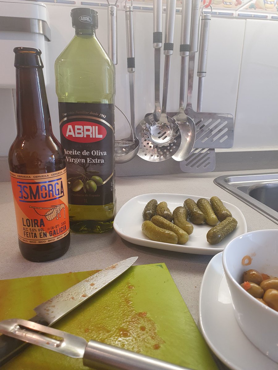 orbanjavier's tweet photo. Namentres cociñamos.
O noso petisco.
#cervexaesmorga 
#ourensecalidade https://t.co/eMU5faywWv