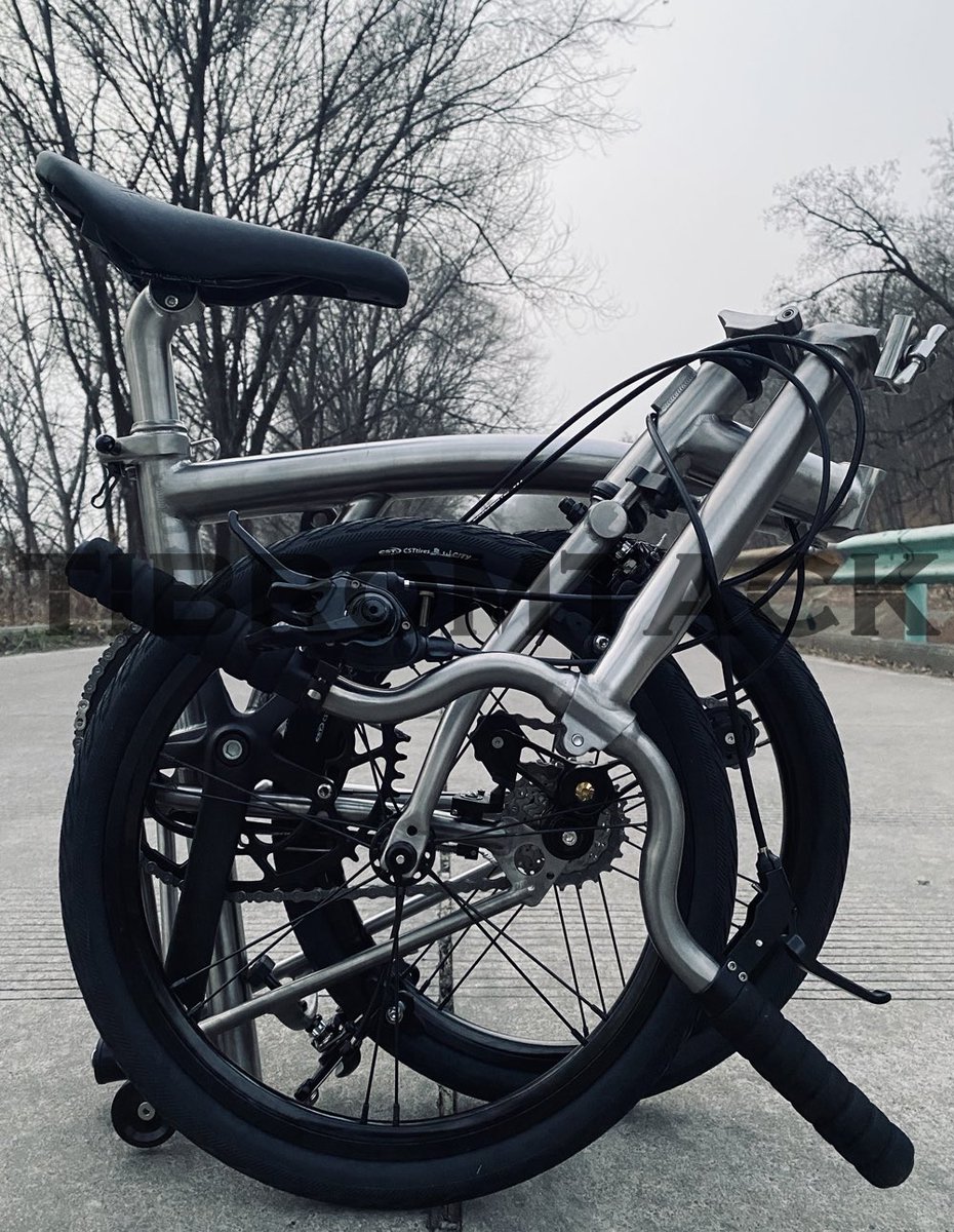TIBROMTACK's tweet photo. Full titanium folding bike as Brompton.
Less than 7.9kg.
#brompton
#bromptontitanium
#bromptonbike
#chpt3 https://t.co/SgG9DtV5bw