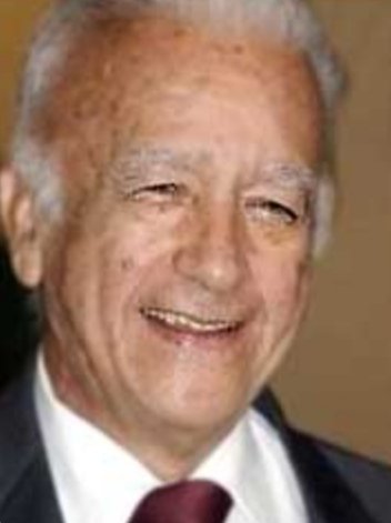 abramartti's tweet photo. Su labor docente comenzó desde muy jovencito en las aulas escolares de su natal Carora.
Su brillante biografía cuenta que fue profesor de historia de Venezuela en la Universidad Simón Bolívar.
Historiador y escritor.
Premio Nacional de Literatura.
Sin duda , un insigne maestro. https://t.co/h3KvEhwtMx