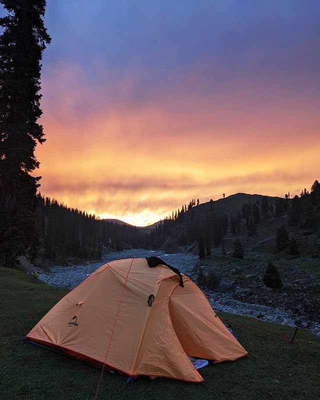 sambyal_sukriti's tweet photo. Tehsil #Mandi distt #Poonch is full of mystique.Valleys, woods,flowers,brooks,lakes and all that wanderlust keeps looking for is here!Why wait hodophiles! 
PC @discovermandi 
@DrJitendraSingh @nitishwarKumar @incredibleindia @Indiahikes @JandKTourism @listenshahid @AsadamAijaz https://t.co/sS485NjKa0