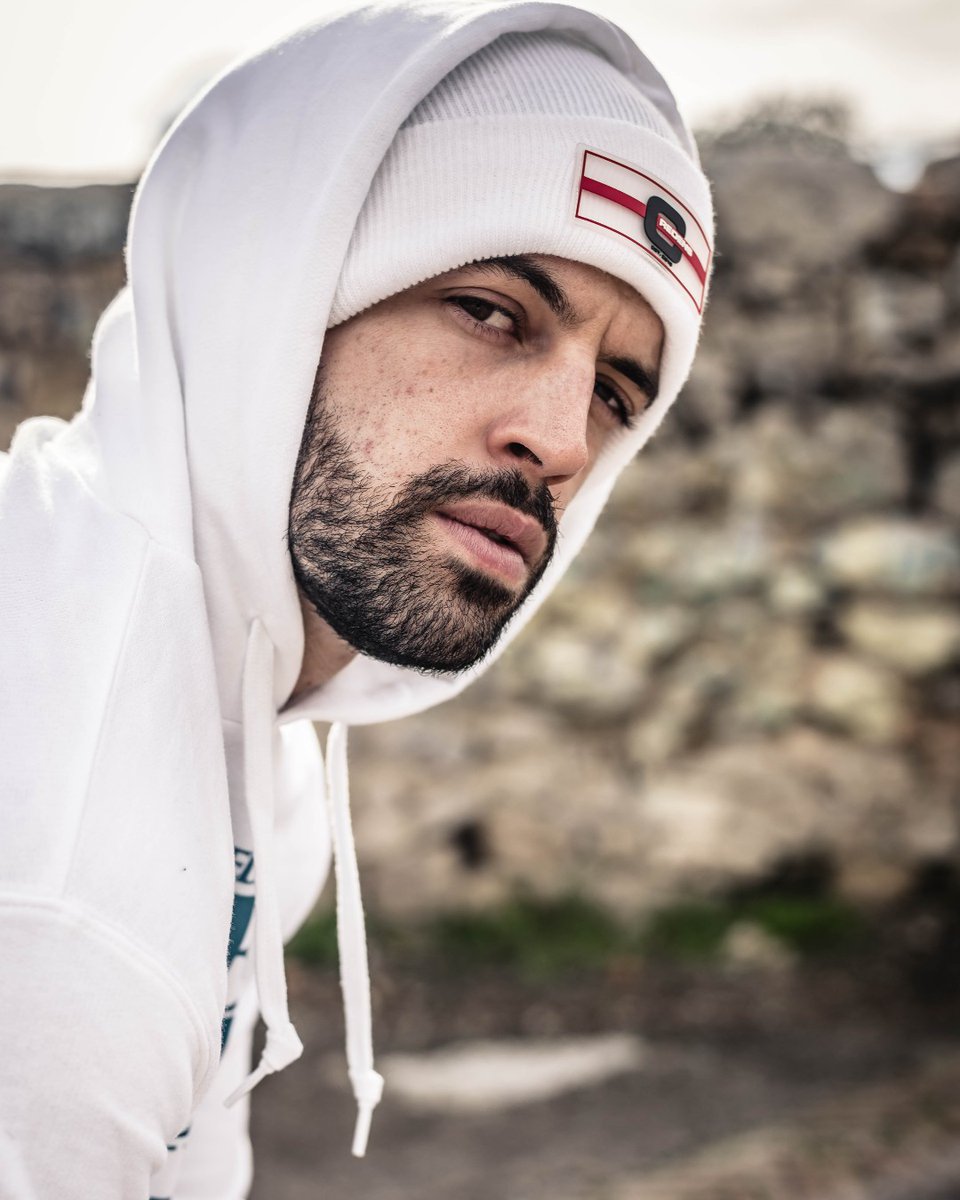 You´ll  stop being disappointed  if instead of doing things for someone you do them for something. 📸 @mantenlo_fluyendo #streetstyle #themantisbrand #urbanstyle #modaurbana #estilourbano #winter #streetwear #enero #fashion #keepthefaith