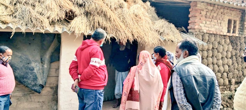 जिले के सभी प्रखंडों में वरीय पदाधिकारियों एवं प्रतिनियुक्त पदाधिकारियों के द्वारा डोर टू डोर जाकर ग्रामीणों को जागरूक किया गया। साथ ही डोर टू डोर जाकर लोगों को जागरूक कर उन्हें वैक्सीनेट भी कराया जा रहा है। <a href="/HemantSorenJMM/">Hemant Soren</a>
<a href="/JharkhandCMO/">Office of Chief Minister, Jharkhand</a>
<a href="/prdjharkhand/">IPRD Jharkhand</a>
