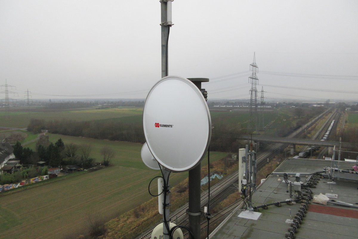 Frank_DD3JI's tweet photo. Heute vormittag, 2Grad bei eisigem Wind, #hamnet #db0sys #db0koe auf MIMO umgerüstet, Dank an #db0epo für Unterstützung https://t.co/SP1wPanLiw