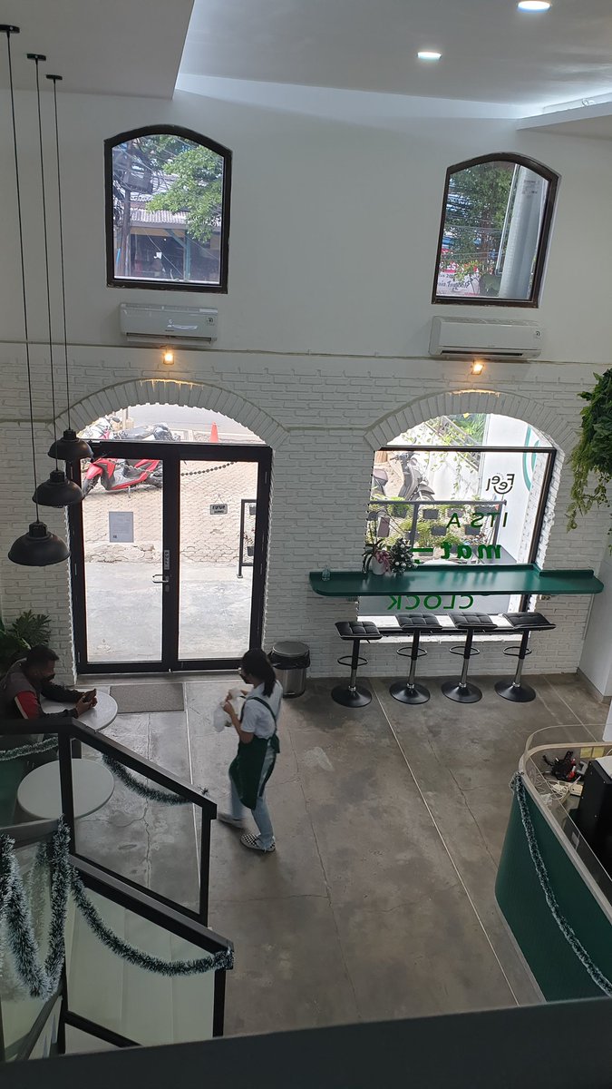 dina_sour's tweet image. !!! 

FYI, I found a very nice matcha house in Kemang Timur called Feel Good Matcha: affordable (started from 25K) ✅ well decorated ✅ generous supply of power plugs ✅

Too bad, no parking space for cars and it gets busier from midday, as they were located across a school