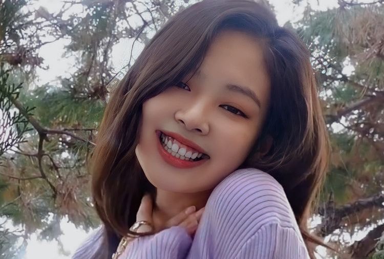 BPINKLATINO's tweet photo. Adorable Jennie,mantente fuerte y saludable.Espero que puedas encontrar tu verdadera felicidad. 
confía en ti misma,nunca dejes de sonreír y mostrar ese lado dulce que nos derrite a todos.

HAPPY BIRTHDAY JENNIE
#OurStarJennieDay
#빛이나는제니_오늘제일빛나 
@BLACKPINK https://t.co/BCrSxhd2ag