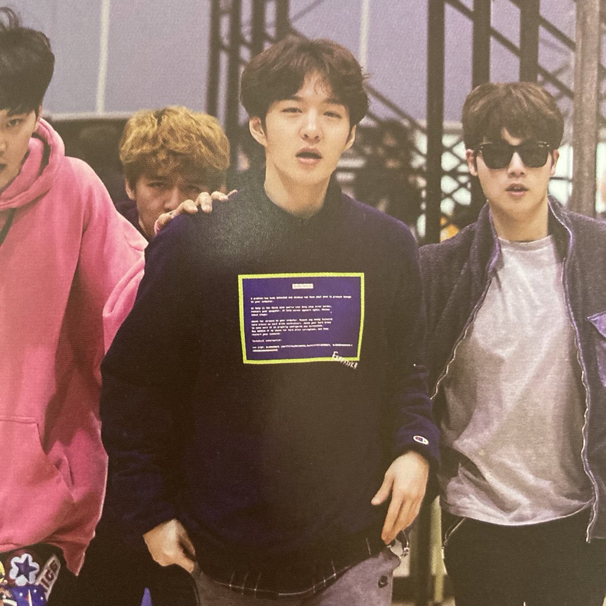 ssoppuppu_62's tweet photo. 역시 여성과 있을때보단 남성들과 있을때 더욱 사는 편. https://t.co/Pxst02H1vl