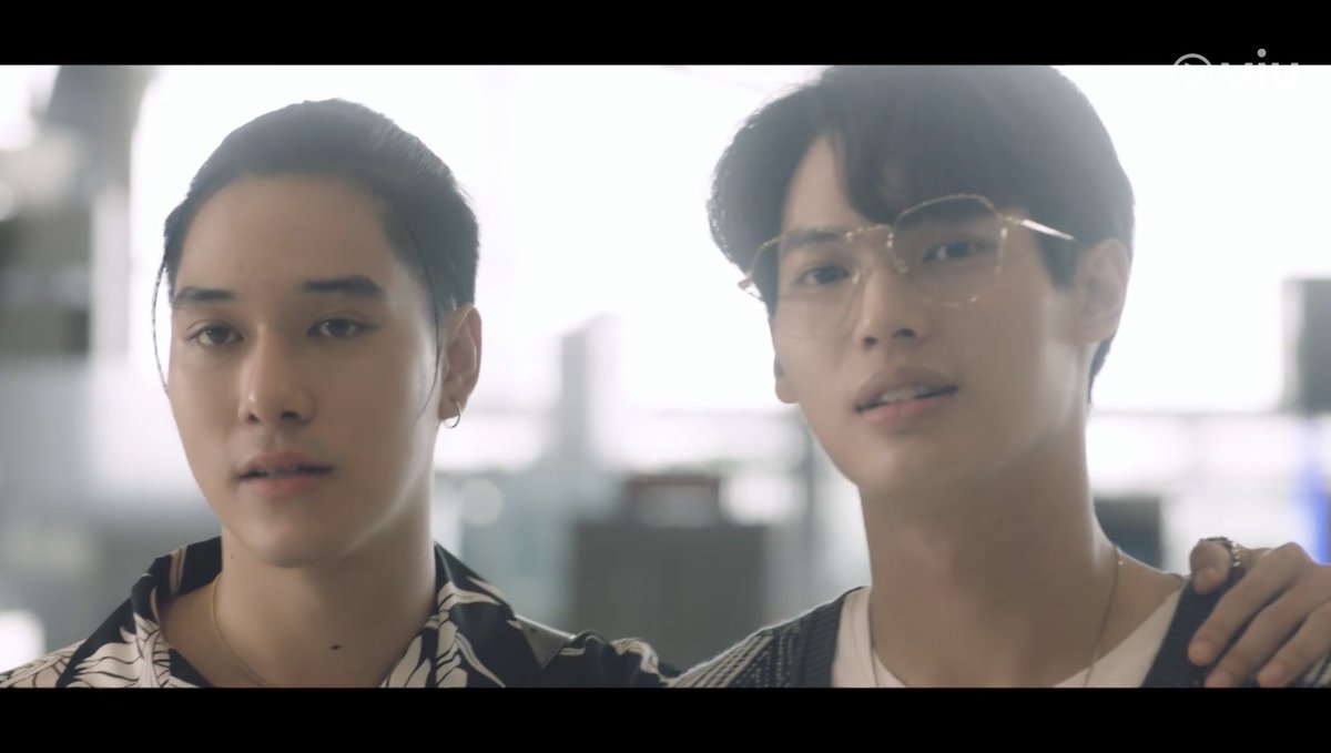 ใครยังไม่ได้ดูหาดูเหอะจริงๆๆ เวอร์นี้ปรับบทจนมันโอเคแบบที่เข้าใจได้ว่าทำไมต้องเป็นแบบนั้นแบบนี้ ส่วนตัวชอบที่ #bbrightvc เล่นบทแบบนี้มาก ทั้งตลกทั้งน่ารัก55555 นี่จะไปดูย้อนหลังที่ Viu อีกรอบ มาหลังออนแอร์ 2 ชม.เอง ดีจี๊งงง สายดูซ้ำแบบนี่ชอบ55555 #F4Thailand