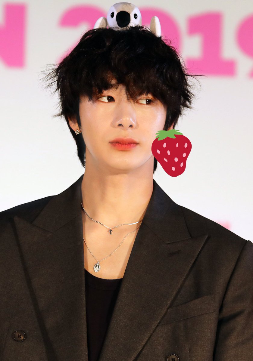 お誕生日おめでとう🎂
ギリギリセーフ！昔のだけど📸
それでは仕事に戻る！

#HBDtoHYUNGWON 
#푸르고아름다운_형원이의하루