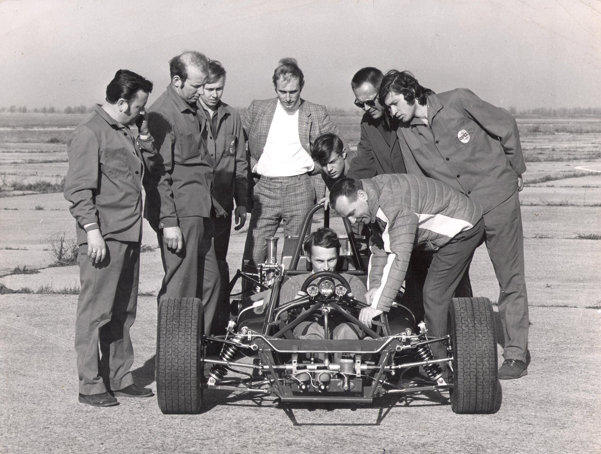 AutoTradition's tweet photo. Period photos. Niki Lauda with Kurt Burgmann with Vees, the Opel Niki raced and seated in Super Vee. Via Kaimann racing team on Facebook. #Kaimann #HappyBirthday #KurtBergmann #NikiLauda #Lauda https://t.co/aEzu9n409X