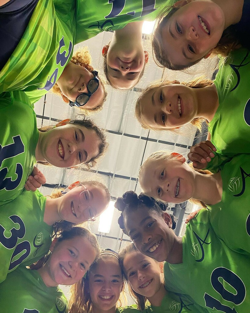 arete_athletics's tweet photo. 10 Navy Telos are ready for another tournament filled weekend! #fightingforgold #weareareté #excellence https://t.co/VR8DfgiidE https://t.co/MhWPI0tbkw