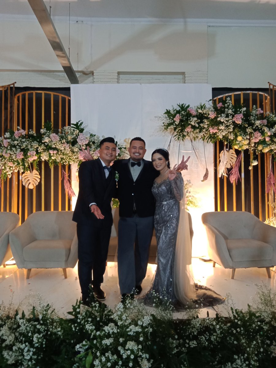 done for today. 15:00-17:00 MC akad . 18:30-21:00 MC resepsi.
happy wedding chairul &amp; yulita