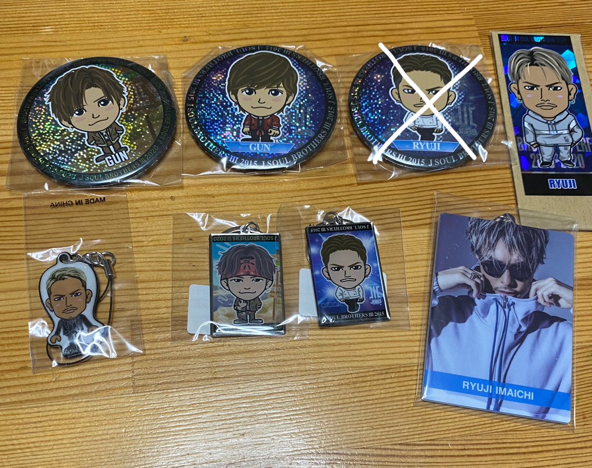 sn_reeeo's tweet photo. @___mx00_ @TOS 検索から失礼します。
臣の缶バッチも交換できるのございますか？複数:1でも構いません。ご検討ください。 https://t.co/LUp83CZ95g
