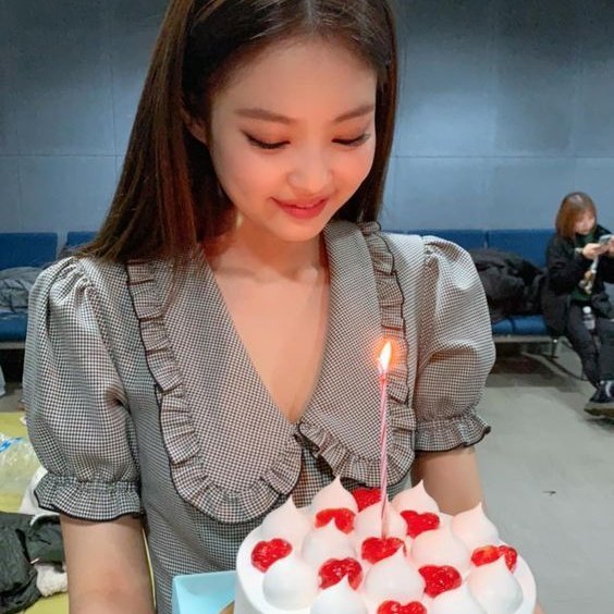 limardeukiee's tweet photo. JEN DAY !!
#OurStarJennieDay
#빛이나는제니_오늘제일빛나 https://t.co/jyvMHS49jc