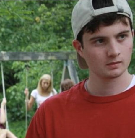 nickpreller's tweet image. The kids in Euphoria couldn’t handle the tshirt under another tshirt trend of late 2000s high school