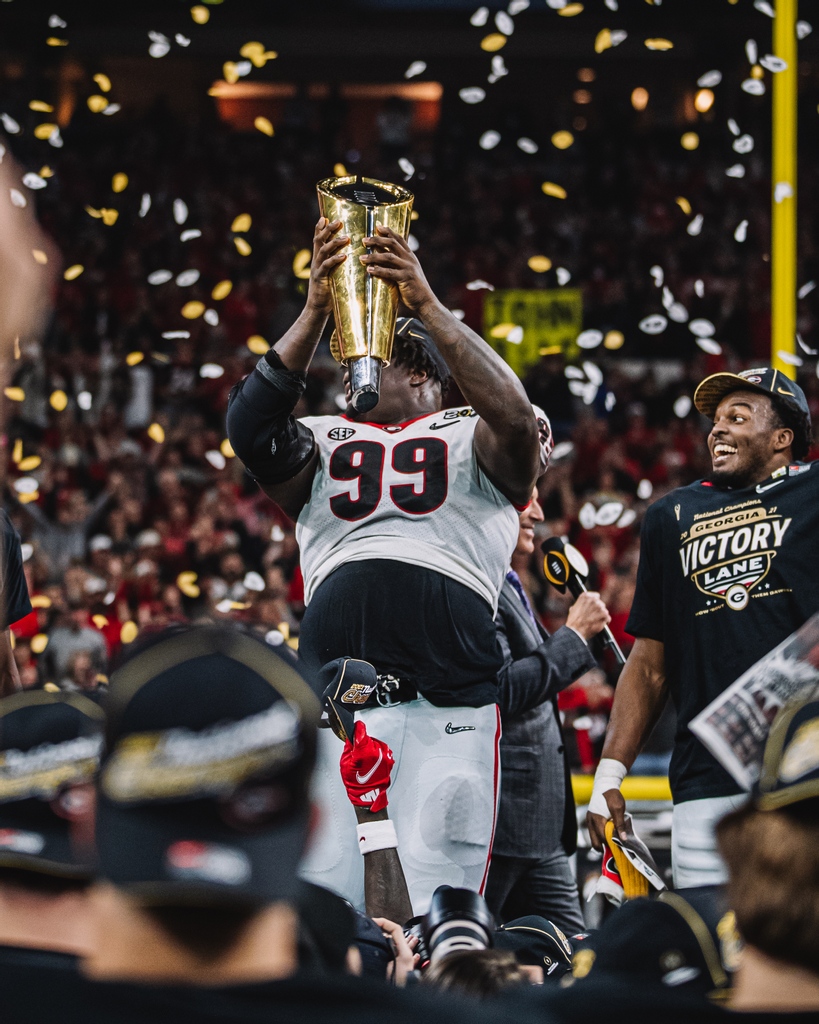 GeorgiaFootball's tweet photo. 🏆 Earned.

#GoDawgs
#NationalChampionship https://t.co/BjpDmVf5VH