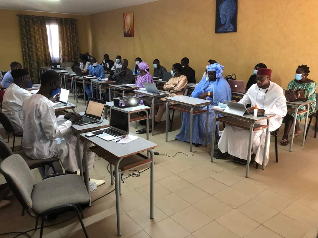 Phase 3 de la <a href="/CoMOSSAfrica/">Covenant of Mayors in Sub-Saharan Africa</a> représentée par <a href="/AeciDdakar/">AECID Senegal</a>, cofinancée par <a href="/UEauSenegal/">UE au Sénégal</a>. Renouvellement du bureau de la plateforme <a href="/Dakclim/">Plateforme Dakar Agit pour le Climat</a>.
Félicitations au nouveau coordonnateur Djibril Niang, directeur exécutif de <a href="/Jve_Senegal/">JVE SENEGAL 🇸🇳</a>. Le travail continue.
<a href="/endaenergylinks/">ENDA ENERGIE</a>