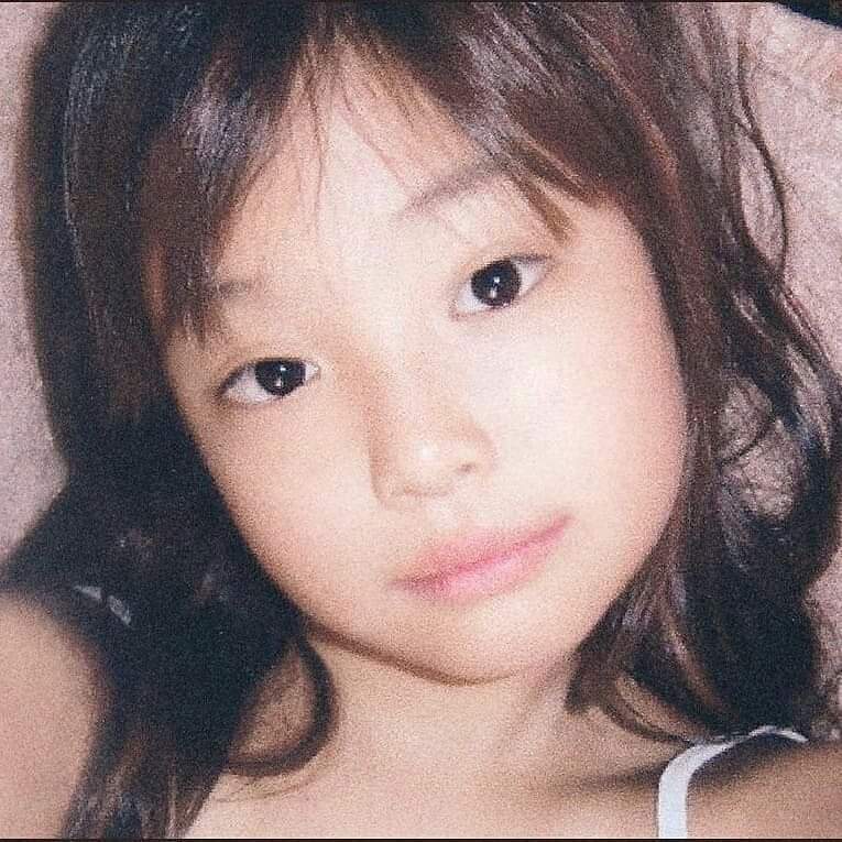CamiBlink08's tweet photo. Nini feliz cumpleaños OMG cuanto has crecido nunca dejes de sonreír porque solo con verte sonreír basto para salvarme la vida me haces muy feliz Nini te amo felicidades<3
#OurStarJennieDay
#빛이나는제니_오늘제일빛나 https://t.co/OITEPNtXis