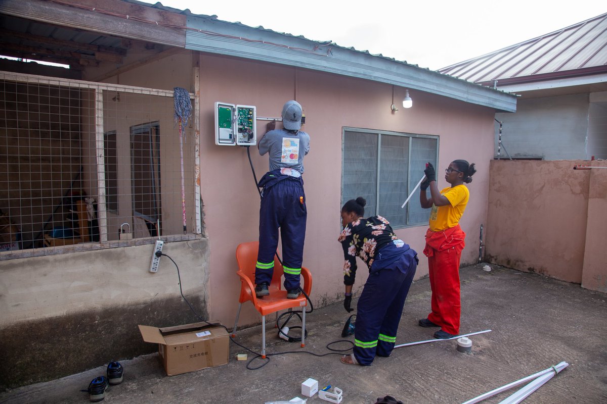 AkabahCarl's tweet image. Put the pretty face aside and build your future......I am an electrical technician as well as a mechanic. I love my work 💪. 

Installation of charging station for a client who purchased one of our Electric cars.