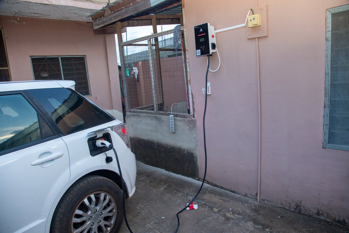 AkabahCarl's tweet image. Put the pretty face aside and build your future......I am an electrical technician as well as a mechanic. I love my work 💪. 

Installation of charging station for a client who purchased one of our Electric cars.