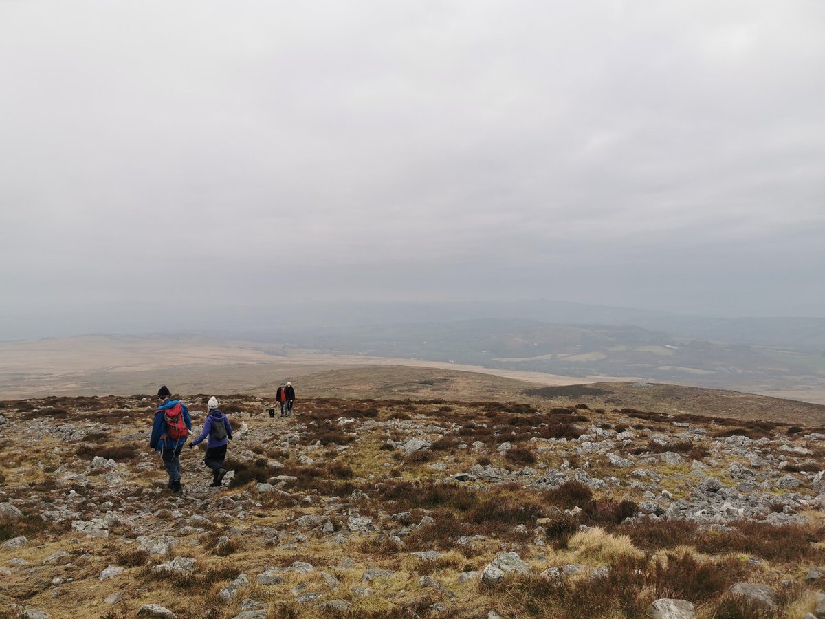 #taircarnisaf today at 4° on top.  Most western point of the @BreconBeaconsNP on the #mynyddddu overlooking the #ammanvalley to the east, south to #Ammanford & the North Gower. West over to the #towyvalley. @CTywydd @S4Ctywydd @DerekTheWeather @BBCWthrWatchers  #cerdded #walking