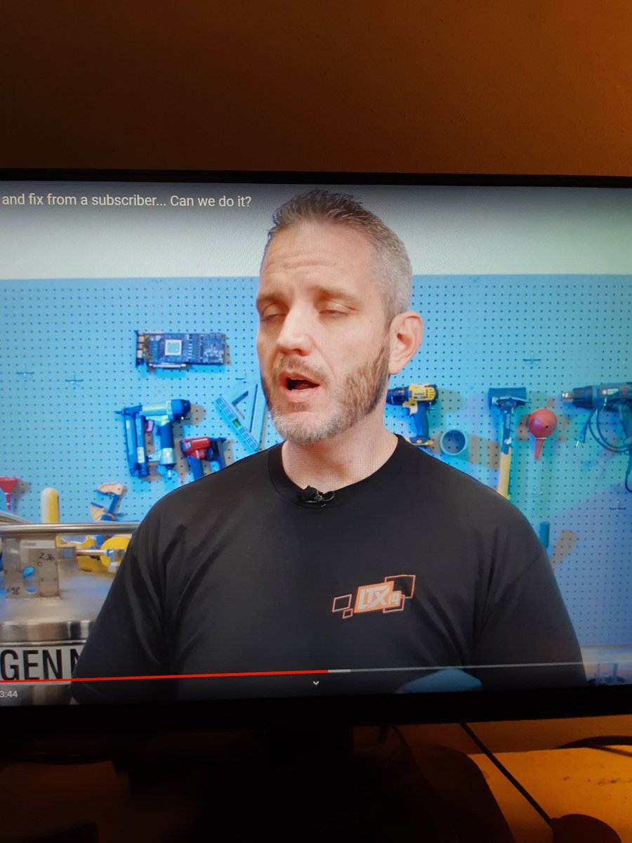 DazedMr's tweet photo. When you get the USB in on the first go! @JayzTwoCents https://t.co/hxLKFpT3cv