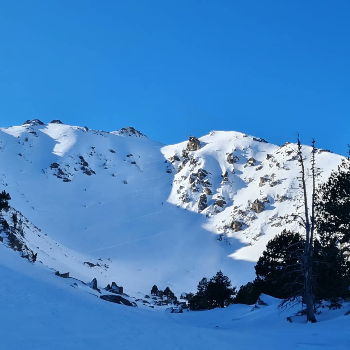 Pic de la Valleta d'Estelh 2427m.
Un petit plaer de l'Arieja
#esquidemuntanya