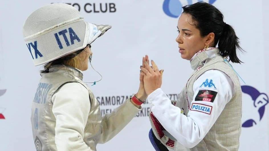 poliziadistato's tweet photo. Dalla #Coppadelmondo di #fioretto🤺 arrivano 3 medaglie di marca #Fiammeoro con #AliceVolpi e #MartinaFavaretto rispettivamente oro🥇e bronzo🥉a Poznan (Polonia) mentre #EdoardoLuperi vince l'argento🥈sulle pedane francesi di Parigi 💪🇮🇹👏👏👏 #scherma #federscherma #15gennaio https://t.co/JNPUthuZTX