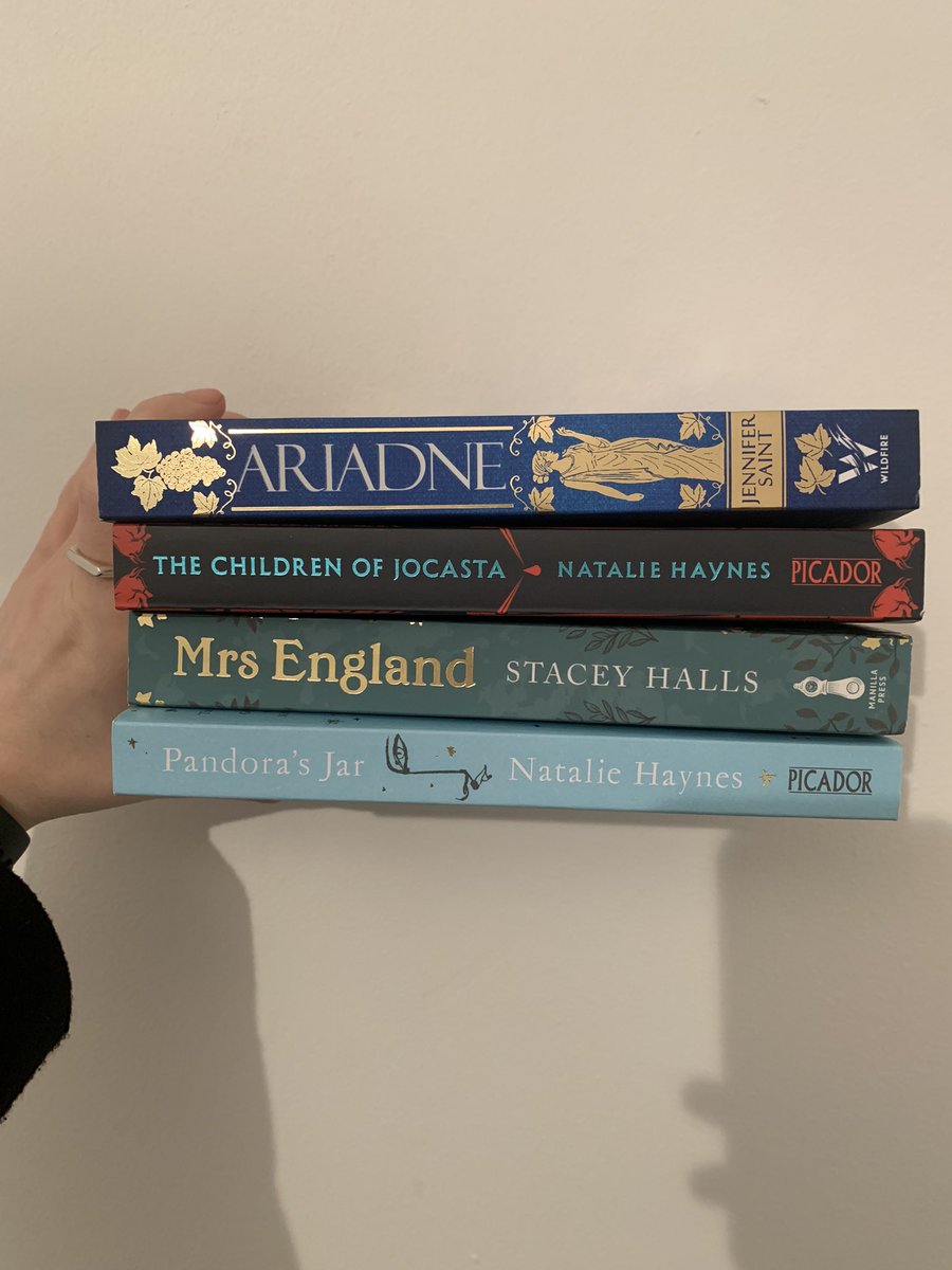 MissBrett_0's tweet photo. New book haul 😍 https://t.co/n5lzjBPvkR