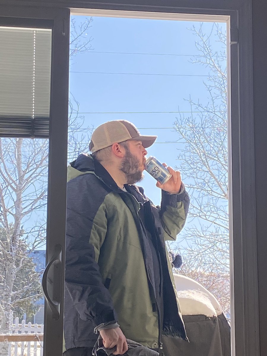 ArkBoSox's tweet photo. The Mrs’ taking photos…The @BuschBeer just hits so good while playing in the snow with the little man! @Travista33 #OmaSnow https://t.co/mIeTUoElFo