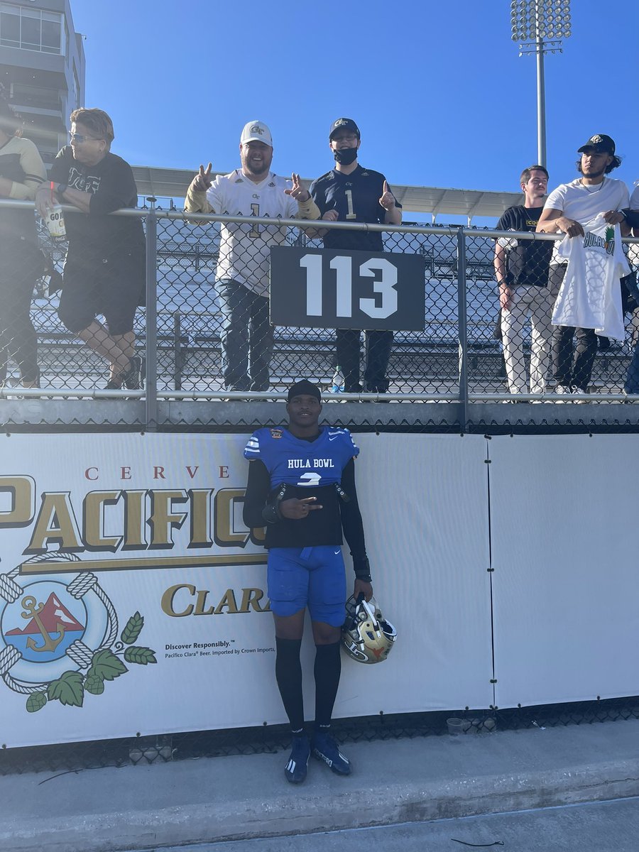 Yatesp316's tweet image. Glad to have had the chance the cheer one more time for @RiqSanity at the @Hula_Bowl. It’s been a pleasure watching you grow through your college career! See you on sundays! #4the404 #TogetherWeSwarm #georgiatechfb