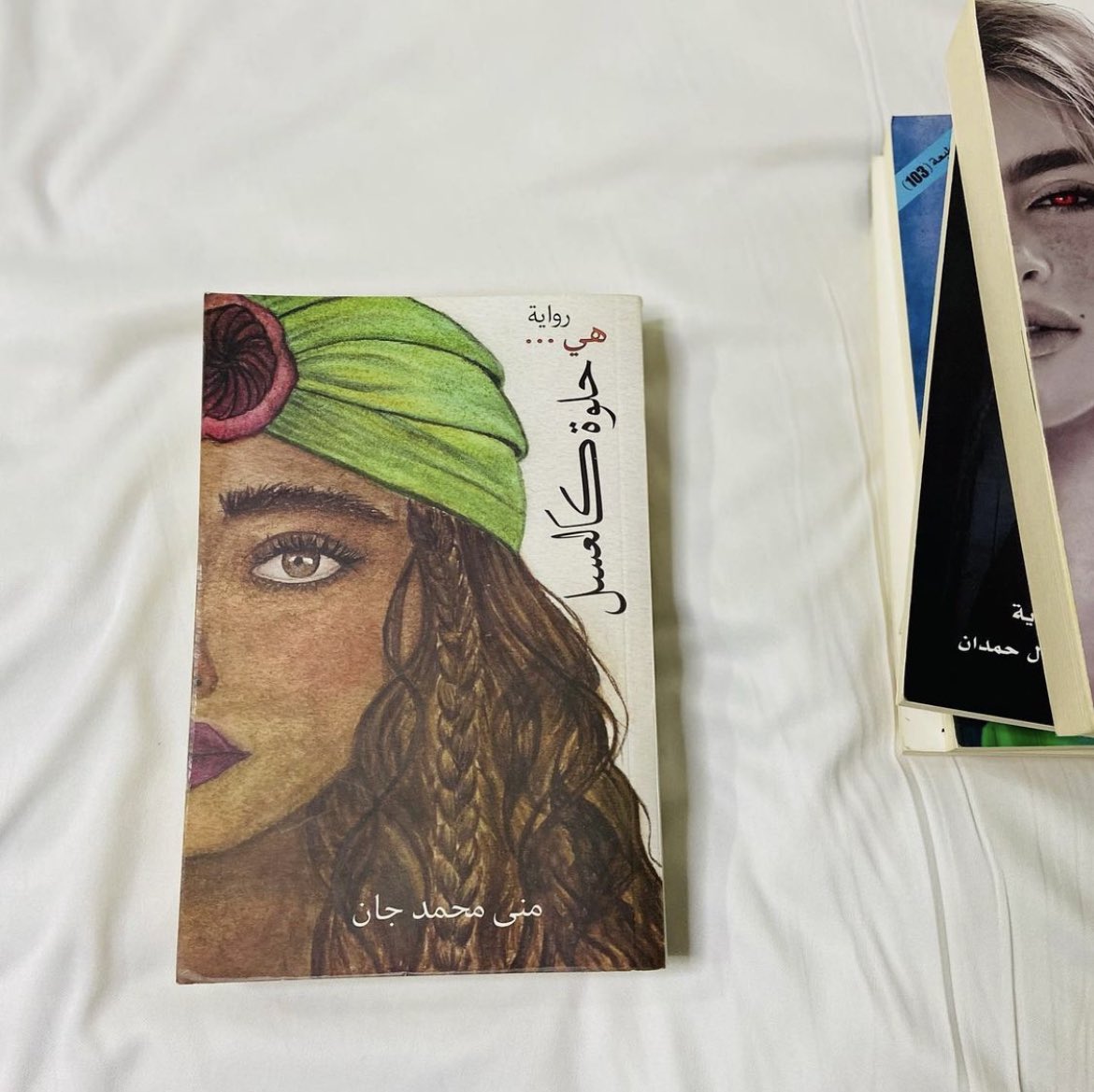 Novelist Mona tweet media