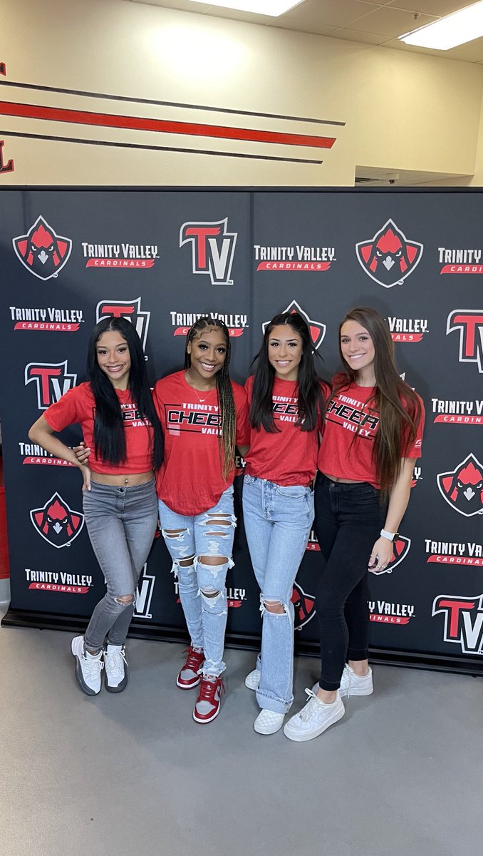 TVCCFOOTBALL's tweet photo. Appreciate ⁦@TvccCheer⁩ helping us out today with our recruits https://t.co/nZB5AYkACU