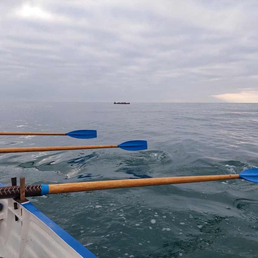 We've waited a LONG time for this, after weeks of wind, high seas and ergos, the weather gods were kind at last! 

#bgrc #cpga #bridport #westbay #dorset #jurassic #coast #gigrowing #gig #rowing