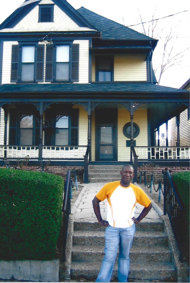 rogerg44's tweet photo. #HNY to everyone our latest #CreativeConnex newsletter https://t.co/OWvCQUMQNb  is out with news of my new project for 2022 launching over the #MLKWeekend Seen here above the bedroom where Dr King was born in Atlanta 97 years ago 1925. https://t.co/cVKsRtJuTQ