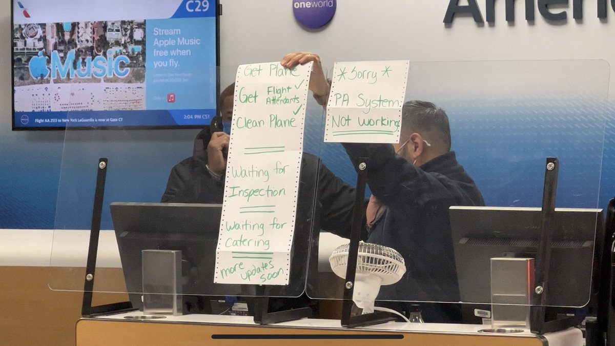 JebBrooks's tweet image. Have to respect a Gate Agent who works what he’s got!