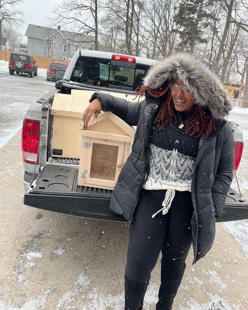 SocJustice_poet's tweet photo. Bringing literacy to the hood one tiny library at a time. If you’d like to help me, you can make a donation by visiting https://t.co/4U6oWqguZ7 If you can’t donate, please share! It takes all of us. ❤️ #BuffaloBooks #Buffalo #LiteraryFreedom #GoBills https://t.co/F0xtHKN6ke