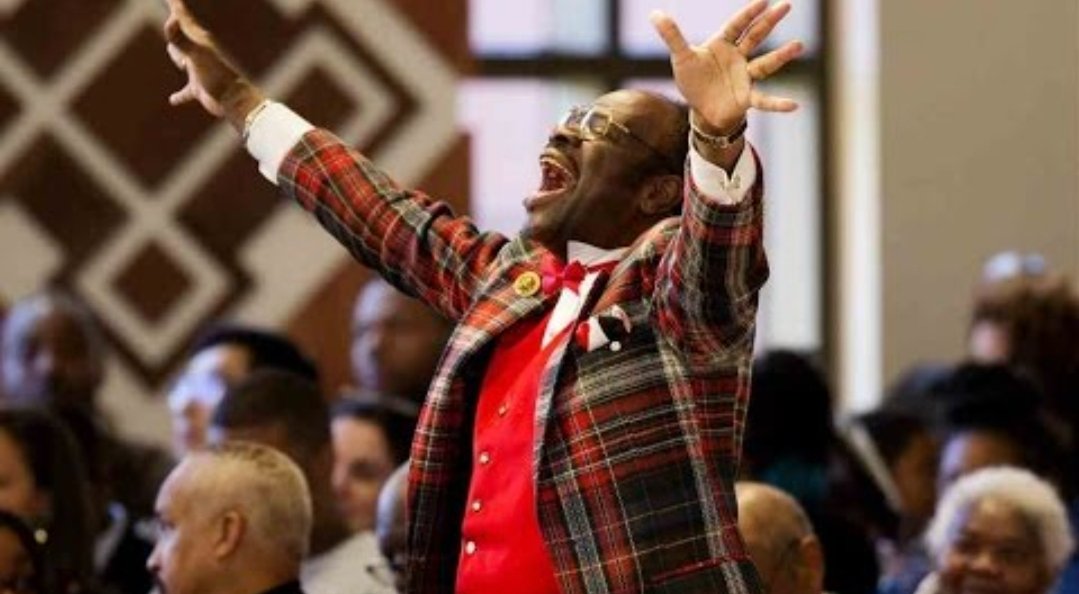 Rashad_Richey's tweet photo. My heart is broken... Elder Murrel, known affectionately as "The Happy Preacher" joined the ancestors. From my first day at #WAOK Radio, #TheHappyPreacher was my biggest supporter and encouraged me all the time. Please keep his family in your thoughts & prayers. #RestInPower https://t.co/wH5Zhqcwnu