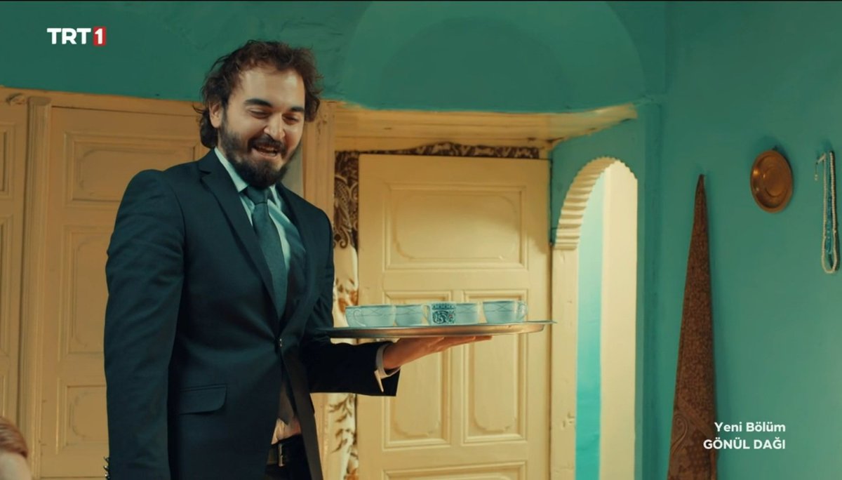 Bazı adamlar vardır. Sert görünür, taş gibi durur ama yerinde de ince ruhludur. #adıaşk #gönüldağı