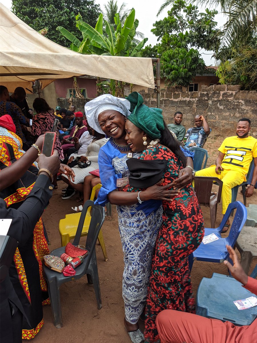 Am 1st of 8 born sons. All boys. I got married to my best friend &amp; the love of my life yesterday traditionally at Agulu. My mum Embraced my wife, called her Adanne, told her she was the daughter she's been looking for.
My wife started crying. This pic means much 2 me.<a href="/AfamDeluxo/">Aji Bussu Onye Mpiawa azụ 🇨🇮</a>