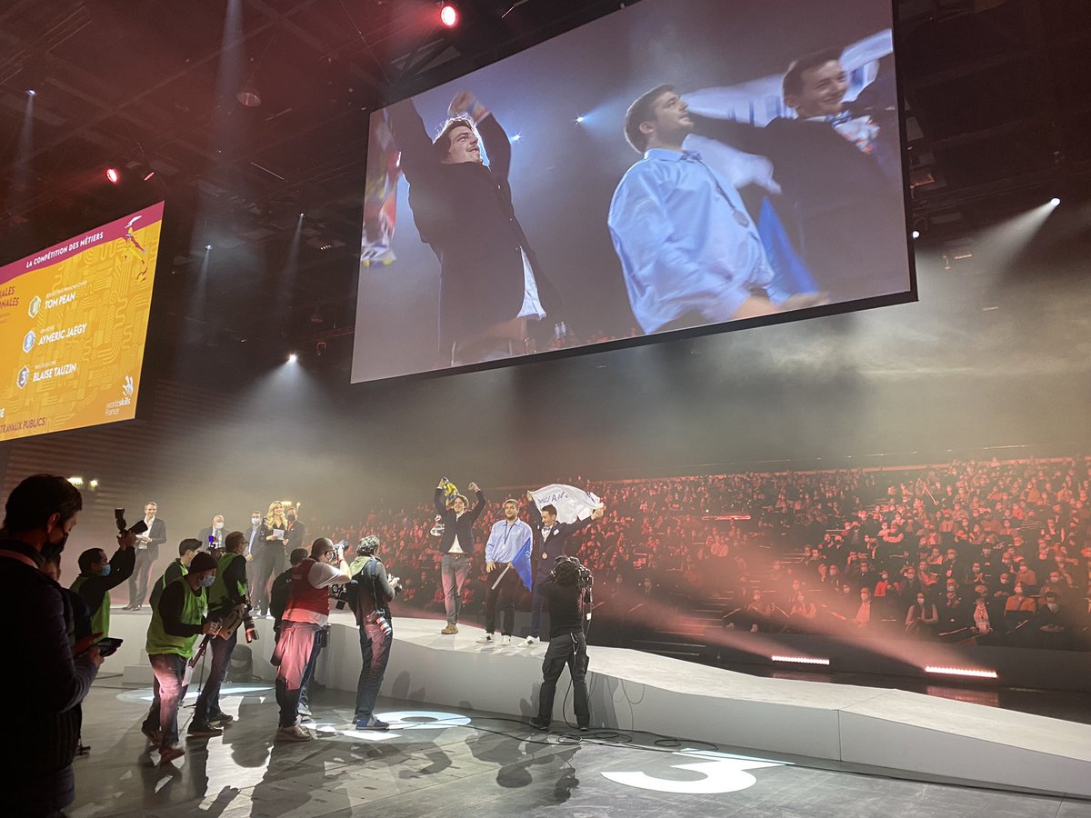 #Worldskills olympiades des Métiers.: Remise des médailles … toujours un beau moment de joie et de confraternité pour les jeunes compétiteurs..👍👍