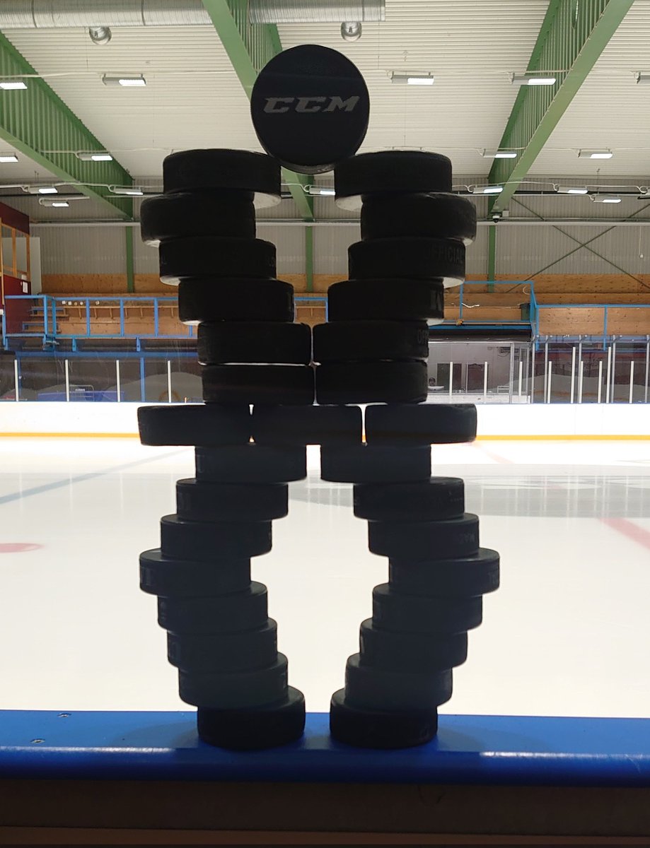 Bacciskungen's tweet photo. Lite av det man som matris kan roa sig med inför J18 & J20s matcher på eftermiddagen idag.
#twittSSK #SSKJ18 #SSKJ20 #puckstack #pucktower #pucktorn https://t.co/GCS9OoluHz