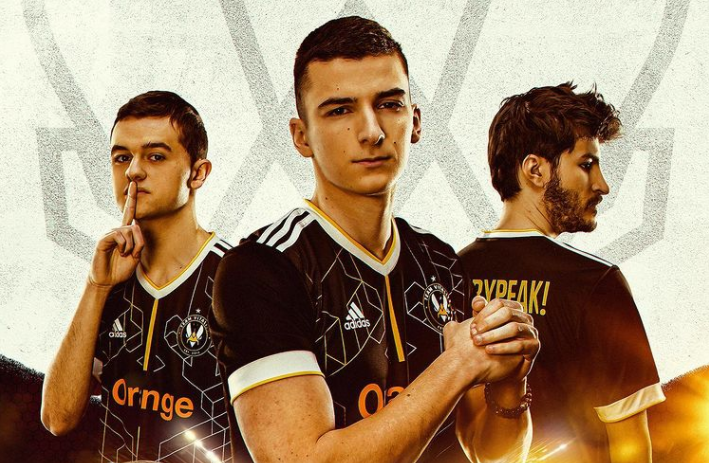 RocketBaguette's tweet photo. ⌛ #TimeMachineRB
15.01.2020

Il y a 2 ans jour pour jour, @Alpha54RL rejoignait @Kaydops &amp; @FairyPeak chez @TeamVitality 🐝

Le trio est actuellement le plus ancien encore ensemble sur la scène Européenne 🇪🇺🔥

📸 : @TeamVitality https://t.co/E0tzRkqO3e