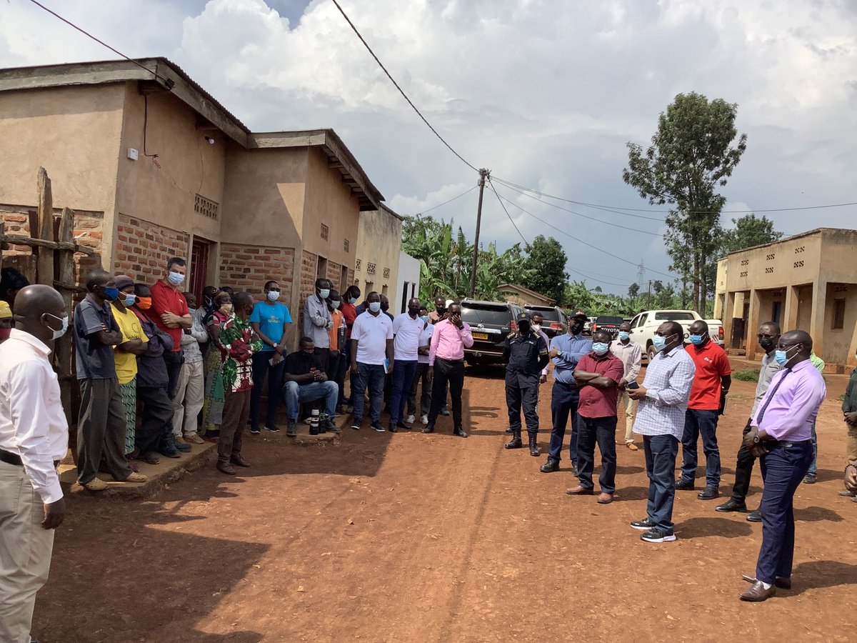 RwandaInfra's tweet photo. Two priority sectors of Gitambi &amp; Nzahaha in ⁦@RusiziDistrict⁩ will be fully connected to electricity by end March 2022 from the current 76%,revealed by Min ⁦@claverGatete⁩ ⁦in a meeting with residents of Nzahaha sector ⁦@RwandaLocalGov⁩ ⁦@reg_rwanda⁩ https://t.co/6opaIOBE5C