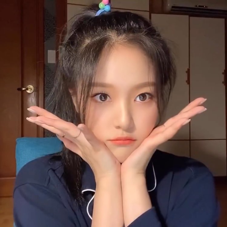 uyunjin's tweet photo. Hi! since my timeline is such a mess &amp; I just comeback for resting. I feel like some of them might be inactive quite long. so i'm gonna clean up my following list, leave any traces here by retweet or like this tweet! if not you can unfollow me instead, I'm okay with that. Thanks! https://t.co/TbubW7JttE