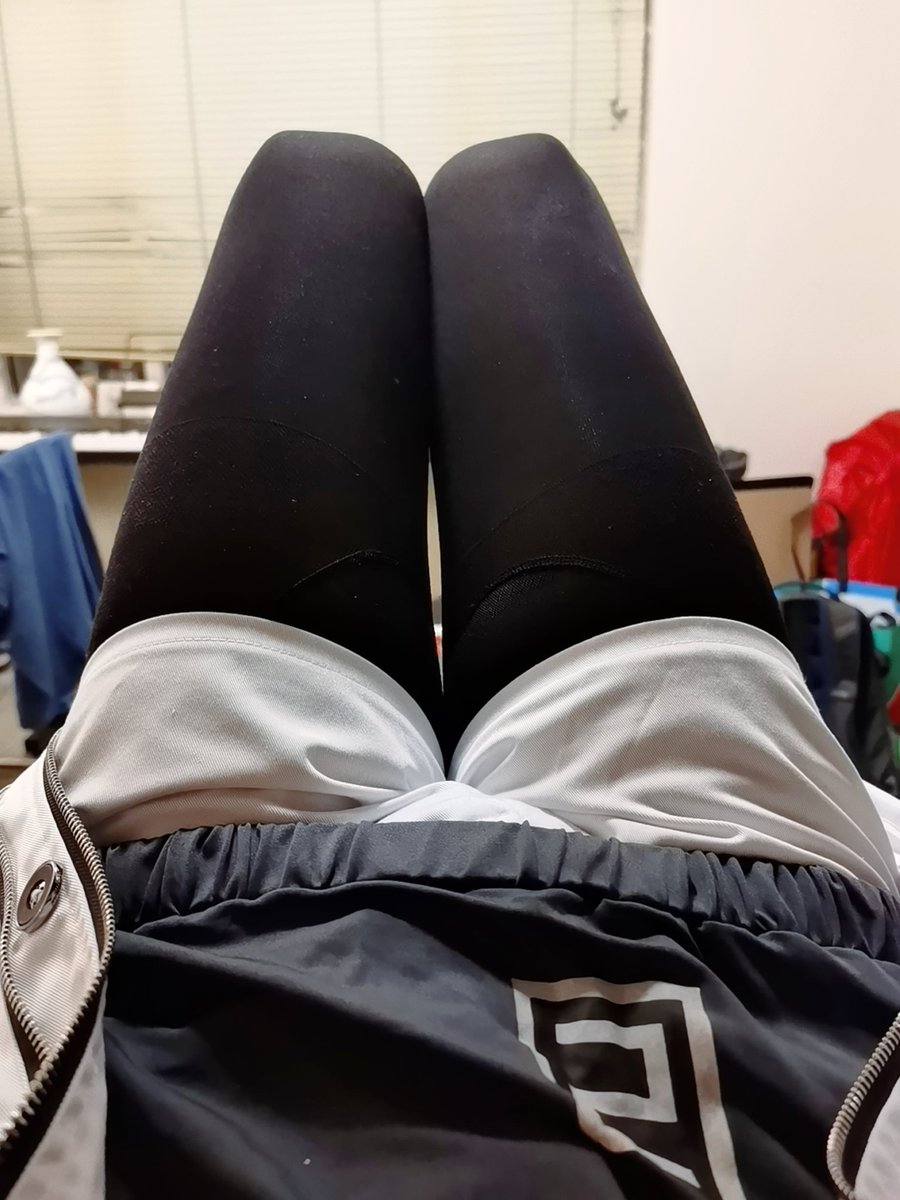 人生几件最快乐的事好罢，女装喝酒打牌 https://t.co/1StzRZyNdN