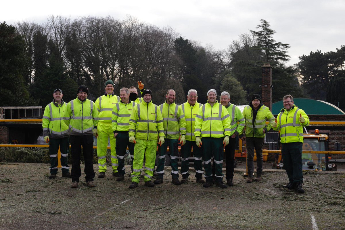 ECHospice's tweet image. Day 1 is complete and we’re halfway through the 2022 Christmas Tree Collection! 🙌
The trees we collect are taken to a special depot where they’re then reduced in size either by chipping or mulching, operated by our partner, @ANSA Environmental Services. 🎄