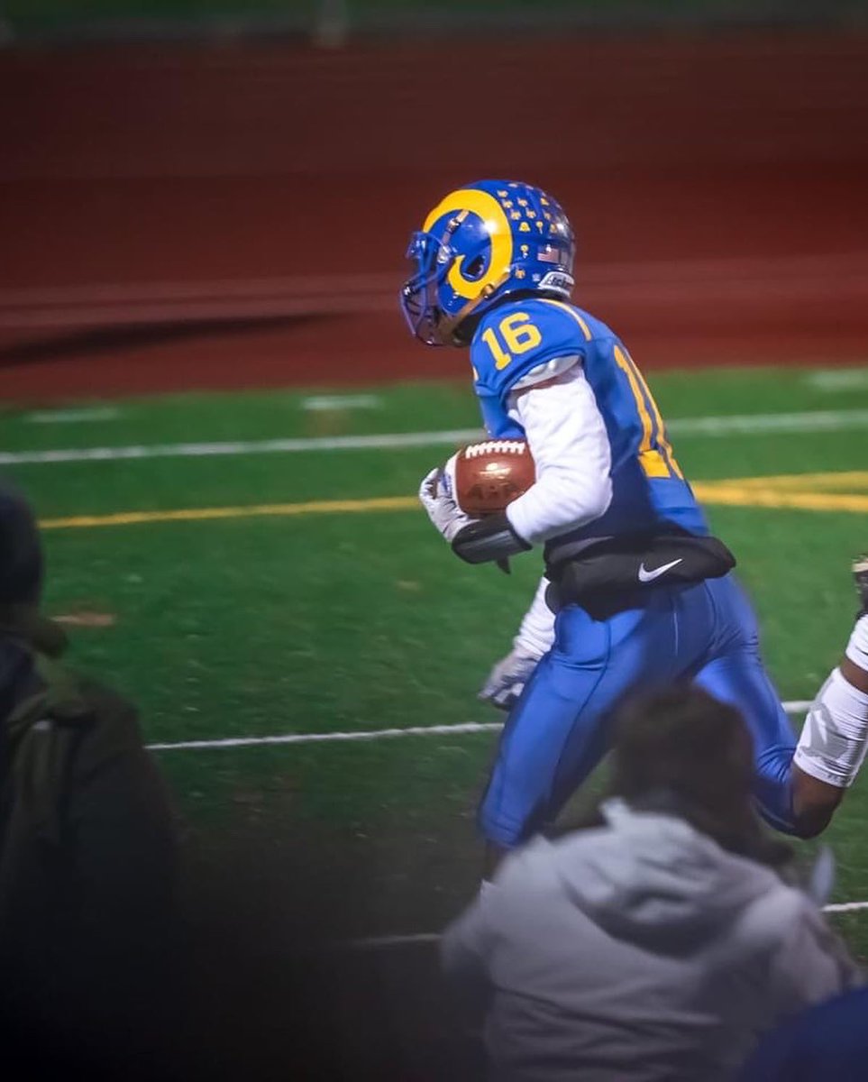 HasonGreen1's tweet photo. Full season stats (WR):
Rushing: 73
Receptions: 22
Receiving yards: 363
TD:7 https://t.co/oebA4i5TP4