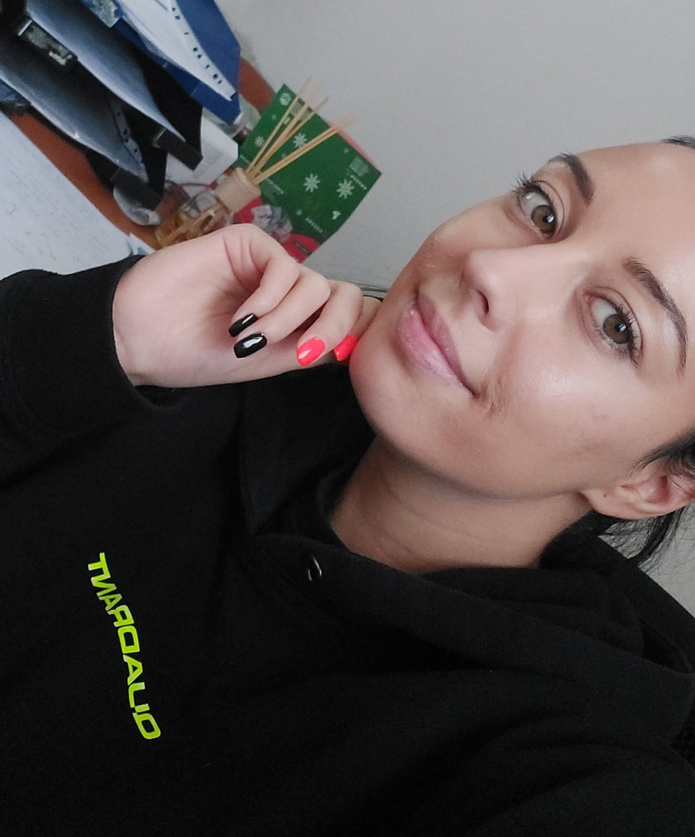 alexandraaa131's tweet photo. @Quadrant I live in this hoodie 🤷‍♀️💚 https://t.co/De3qaaxgZE