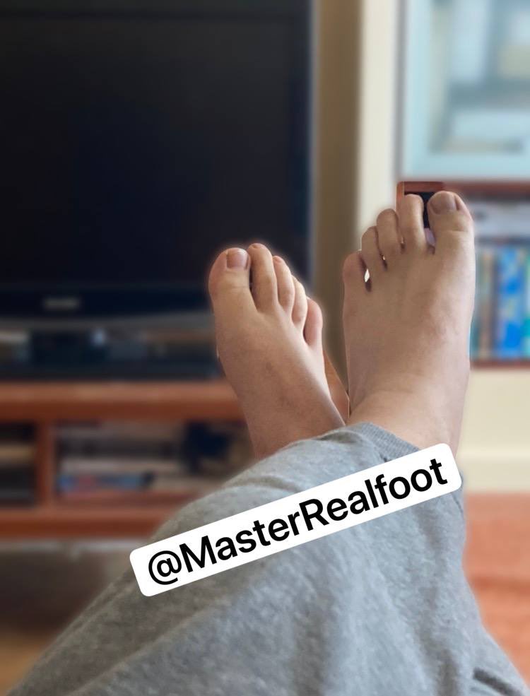 MasterRealfoot's tweet photo. What a lazy day today… I just want a slave who worships my feet while I’m relaxing 🥱 But shh I don’t wanna hear your stupid moans🤫

#feet #masterfeet #feetslave #footdomination #relax #findom #gayslave #gayfootslave https://t.co/wO3mbV9UkH