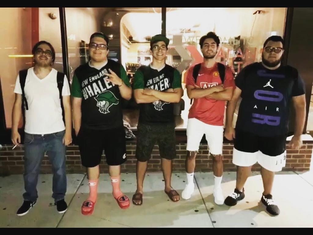 Amigos passando aqui pra dizer que estou F/A e com muita vontade de dar o sangue por alguma organização.

Sou awp mas dependendo do projeto faço o que for preciso pra dar certo. Falo espanhol e ingles. 

🔃RT = irmão 🤝

📸1st NCS Boston LAN 2019 Boston, Massachusetts 🇺🇸